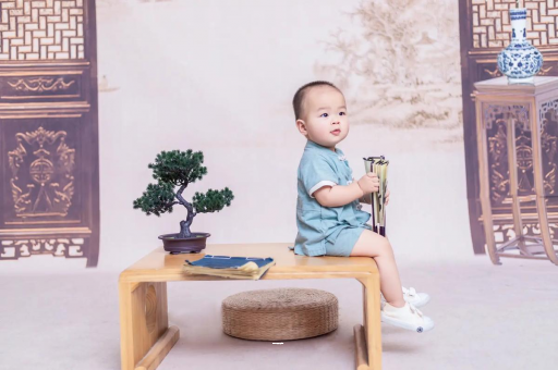 松原宝宝几个月可以笑出声